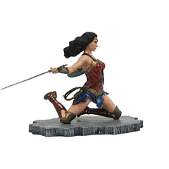 DC MOVIE GALLERY: JUSTICE LEAGUE Wonder Woman PVC Diorama