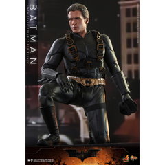 BATMAN BEGINS: Batman 1/6th Scale Collectible Figure