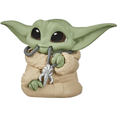 STAR WARS: THE BOUNTY COLLECTION SERIES 2 The Child Collectible Toy 2.2-Inch “Baby Yoda” Mandalorian Necklace Figure