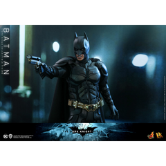 THE DARK KNIGHT RISES: Batman 1/6th Scale Collectible Figure