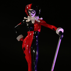 HARLEY QUINN RED, WHITE & BLACK: Harley Quinn by Adam Hughes Statue