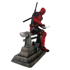 MARVEL MOVIE PREMIER COLLECTION: Deadpool Resin Statue