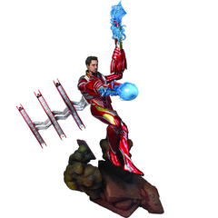 MARVEL MOVIE GALLERY: Deluxe Iron Man MK50 Unmasked PVC Diorama