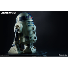 STAR WARS: R2-D2 Premium Format™ Figure