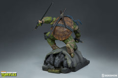 TEENAGE MUTANT NINJA TURTLES: Leonardo Statue