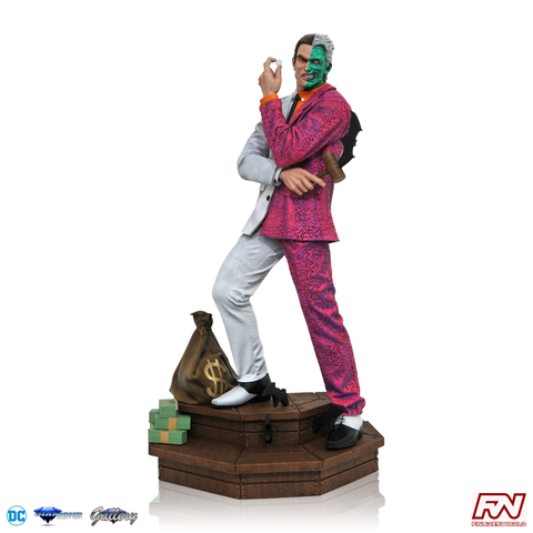 DC COMIC GALLERY: Two-Face PVC Diorama